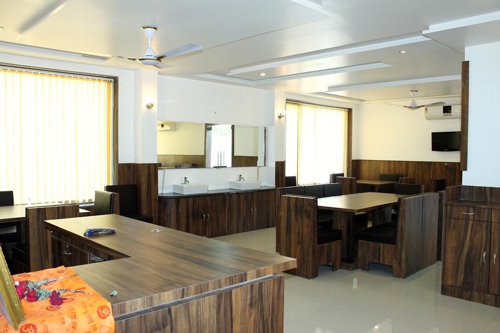 Oyo 4316 Hotel Sai Empire Ширди Экстерьер фото
