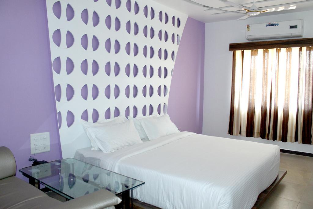 Oyo 4316 Hotel Sai Empire Ширди Номер фото