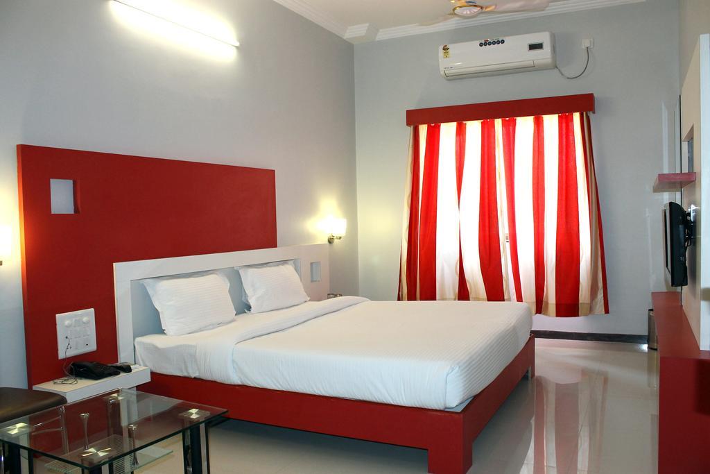 Oyo 4316 Hotel Sai Empire Ширди Номер фото
