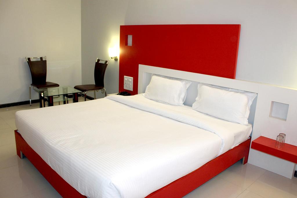 Oyo 4316 Hotel Sai Empire Ширди Номер фото