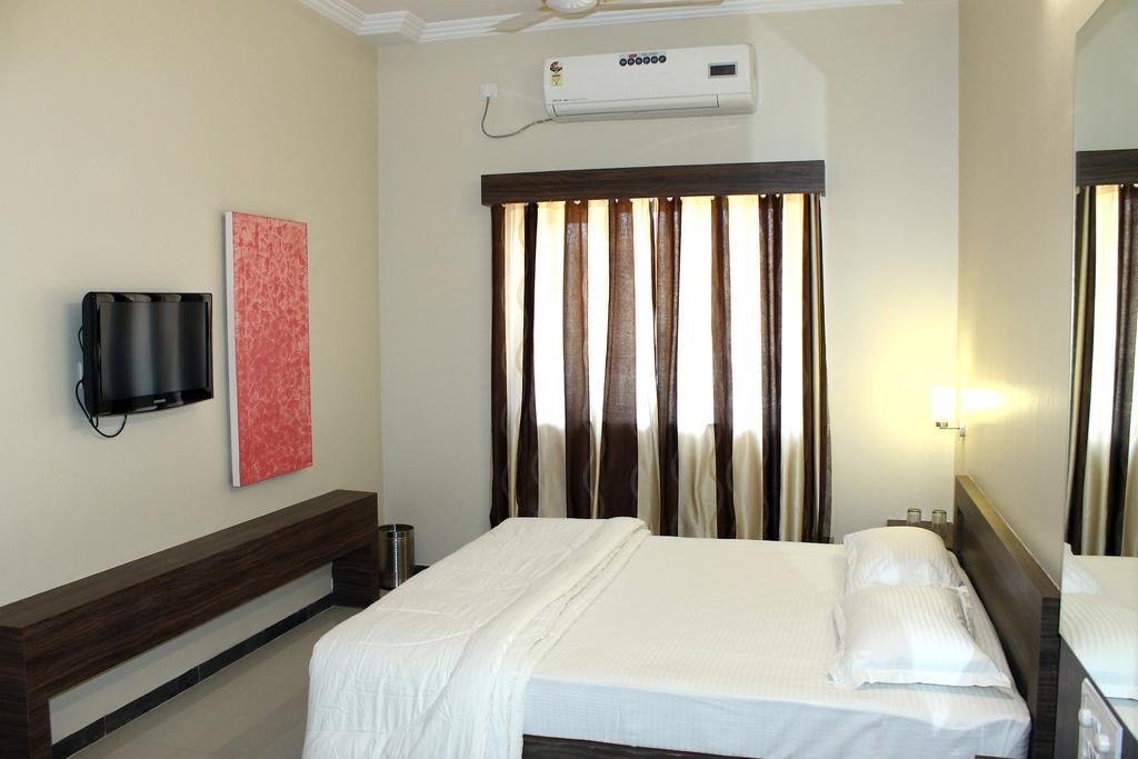 Oyo 4316 Hotel Sai Empire Ширди Номер фото