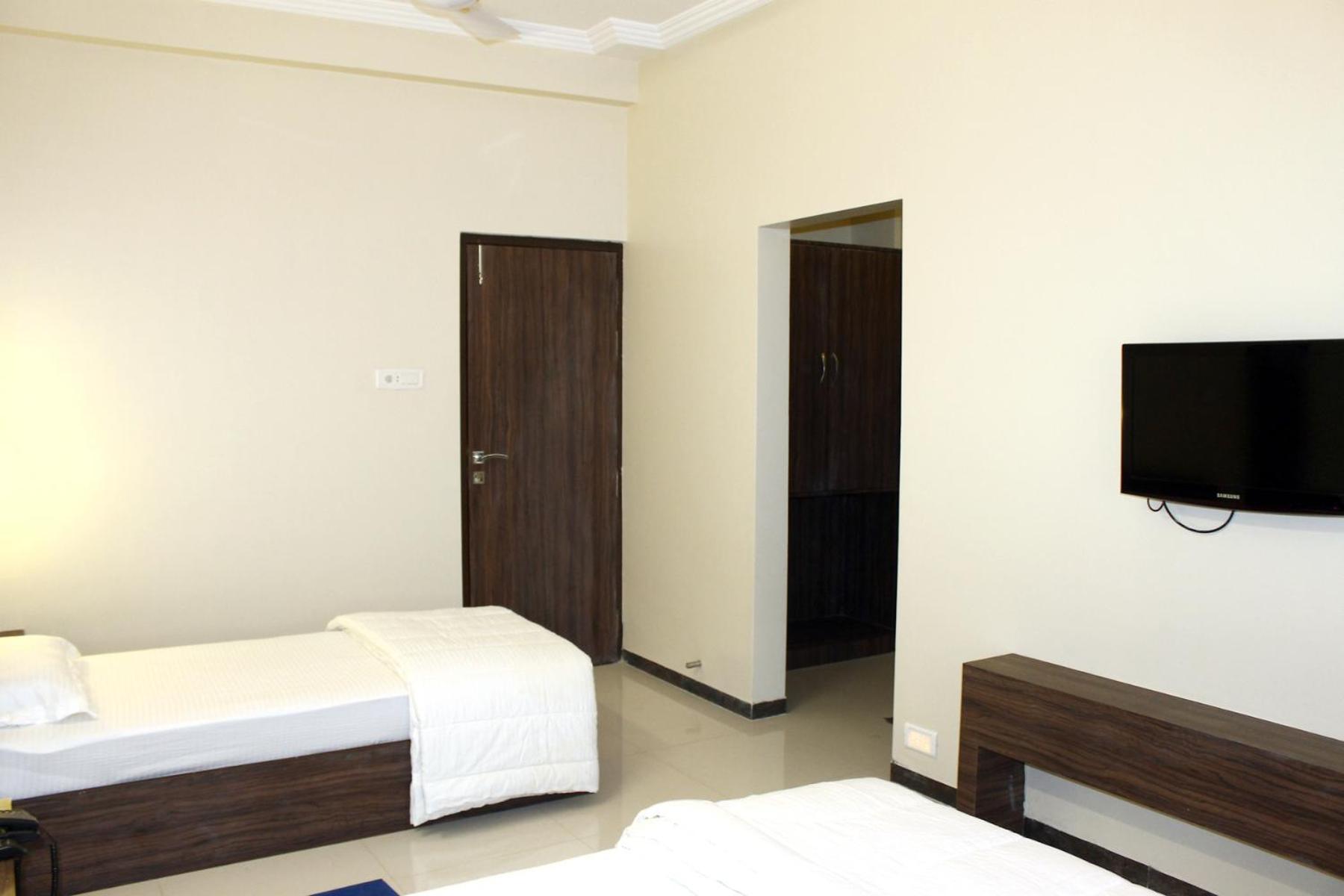 Oyo 4316 Hotel Sai Empire Ширди Экстерьер фото