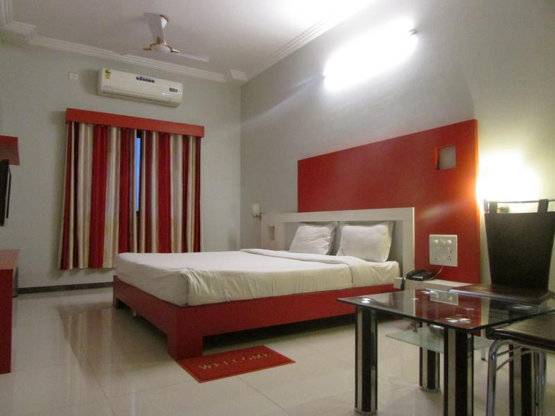 Oyo 4316 Hotel Sai Empire Ширди Экстерьер фото