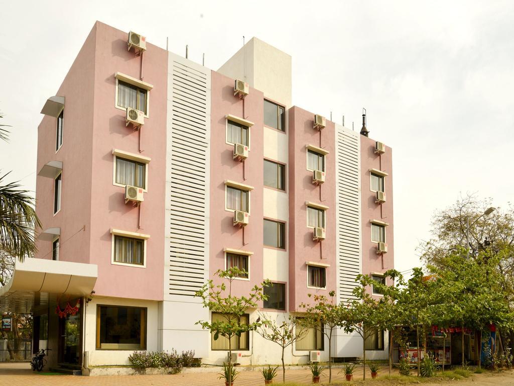 Oyo 4316 Hotel Sai Empire Ширди Экстерьер фото